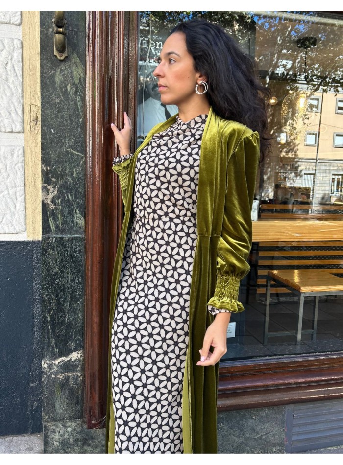 Kimono de terciopelo en color oliva para invitada