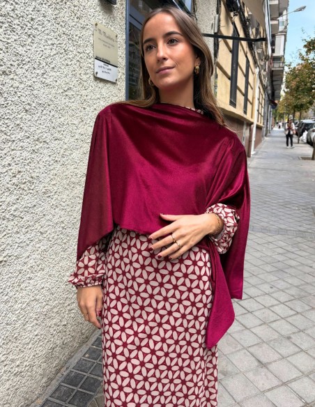 Capa de invitada de terciopelo granate