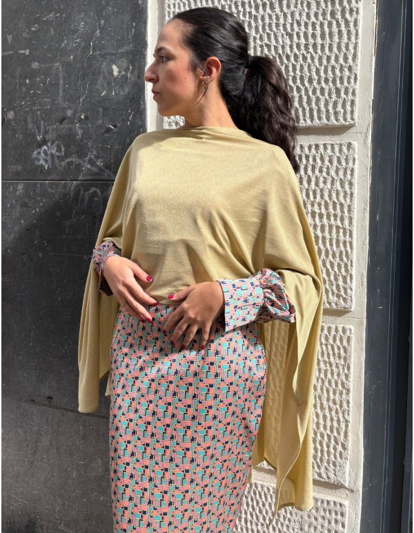 Short gold party cape with glitter 2