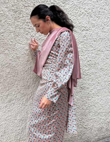 Cape courte d'invité en velours rose avec ouvertures