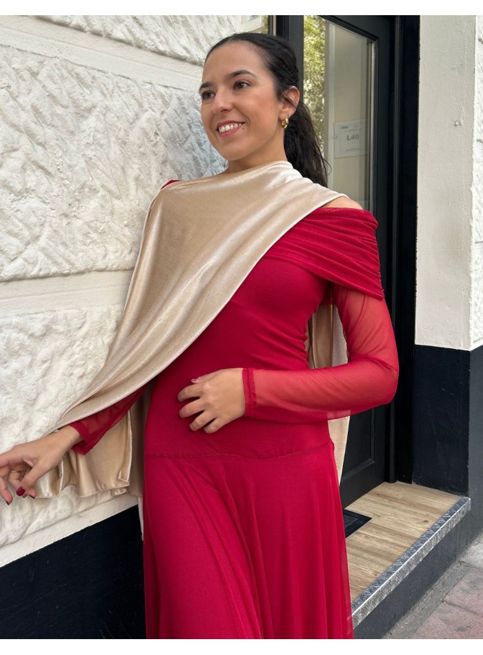 Short cape for guest with gold colored slits