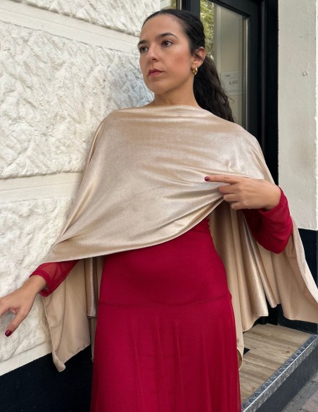 Short cape for guest with gold colored slits