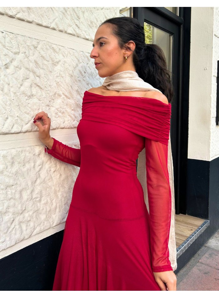 Guest shawl in gold with satin texture