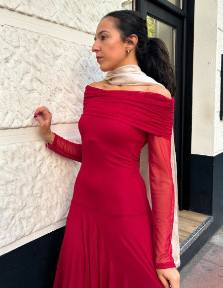 Guest shawl in gold with satin texture