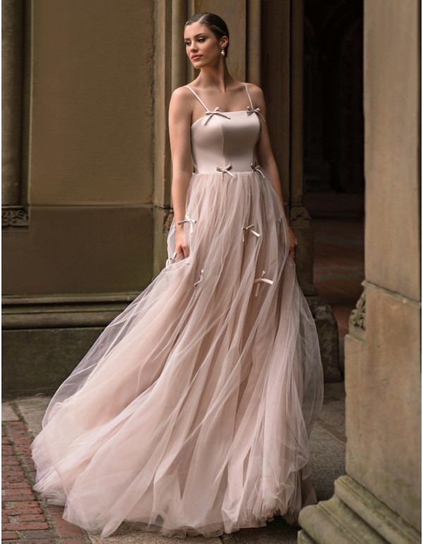 Long party dress with bows and long tulle skirt