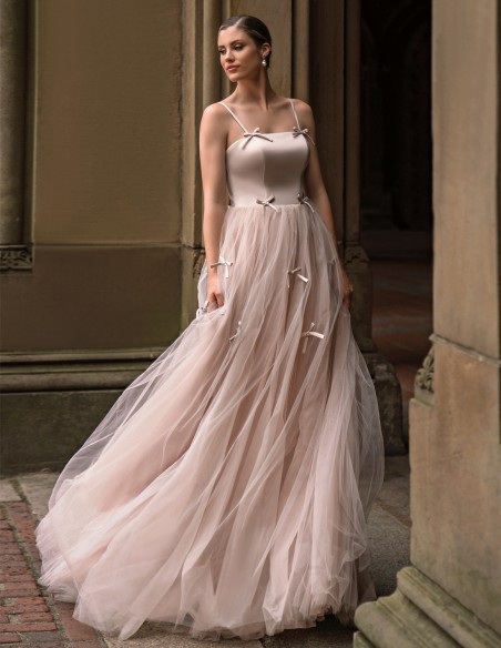 Vestido de fiesta largo con lazos y falda larga de tul