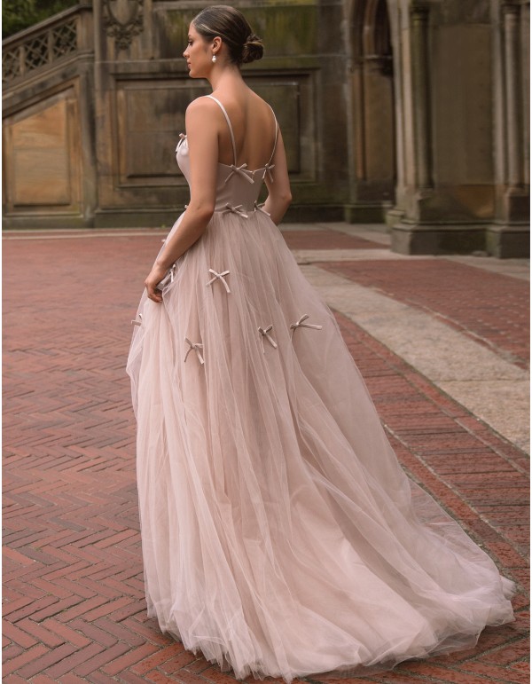 Robe de fête longue avec nœuds et longue jupe en tulle 2