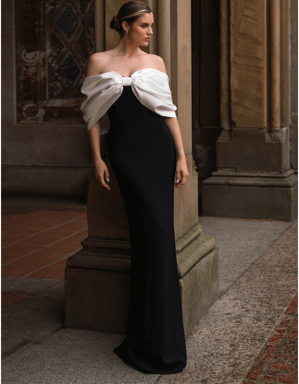 Vestido largo negro con escote palabra de honor y lazo bicolor