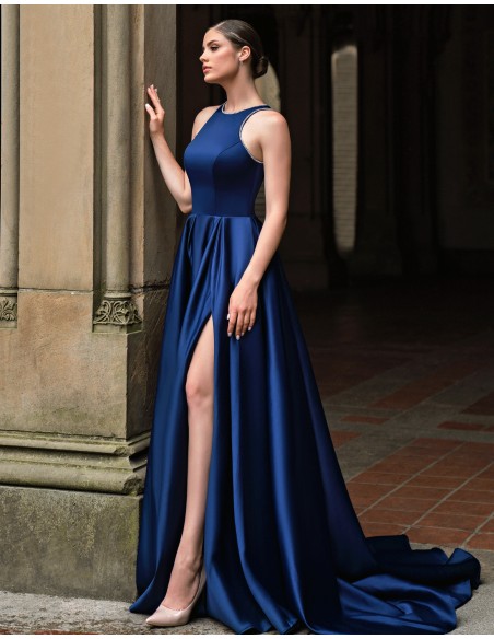 Vestido largo de fiesta escote halter con adorno pedrería