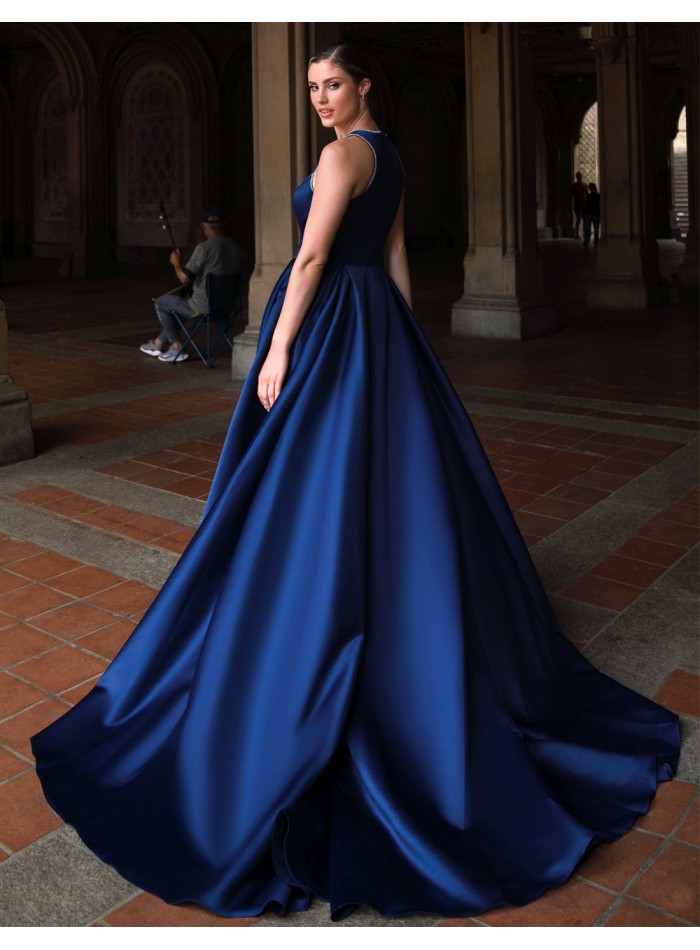 Robe de soirée longue avec encolure dos nu et...