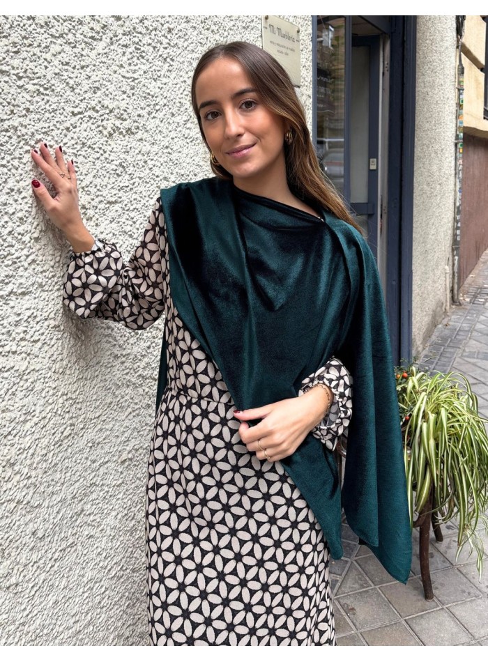 Capa corta de terciopelo en verde botella para boda