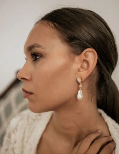 Boucles d'oreilles pendantes avec zircon et perle