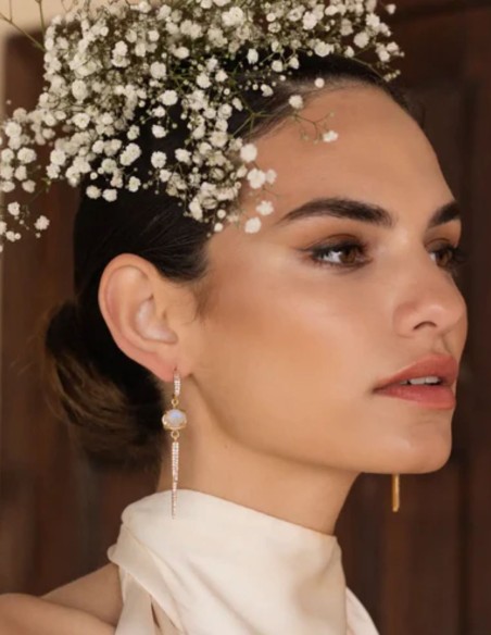 Pendientes con piedra lunar y barra de circonitas