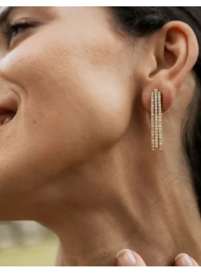 Boucles d'oreilles avec trois rangées de zircons