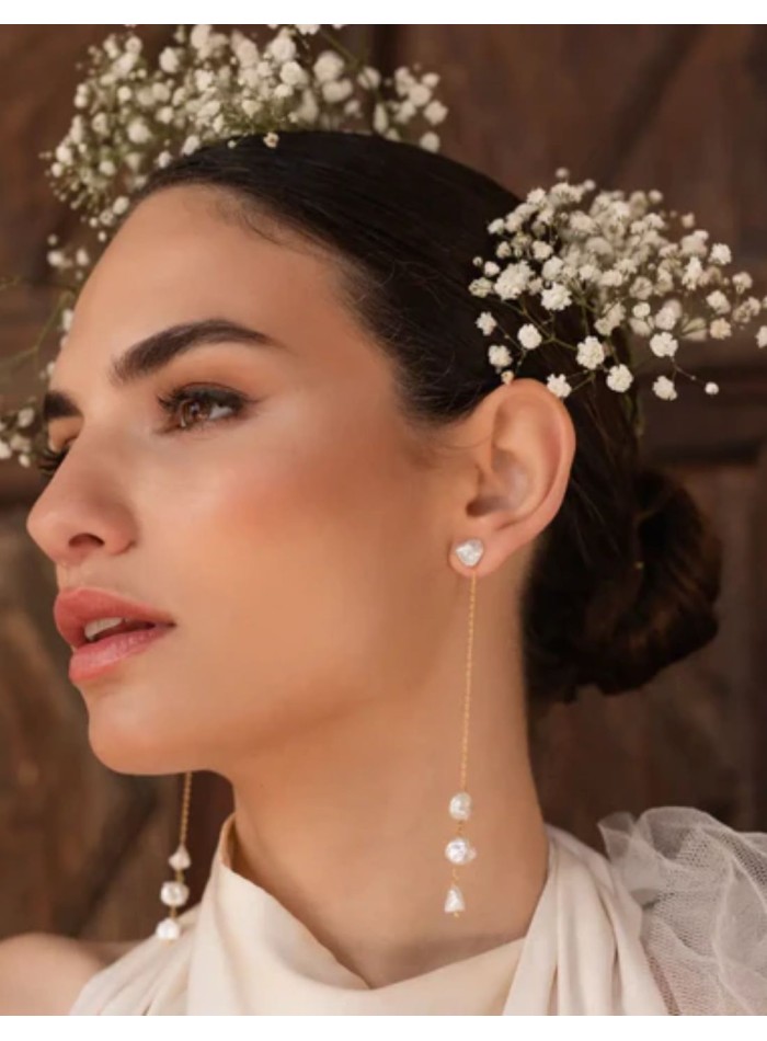 Earrings with fine chain and irregular pearls