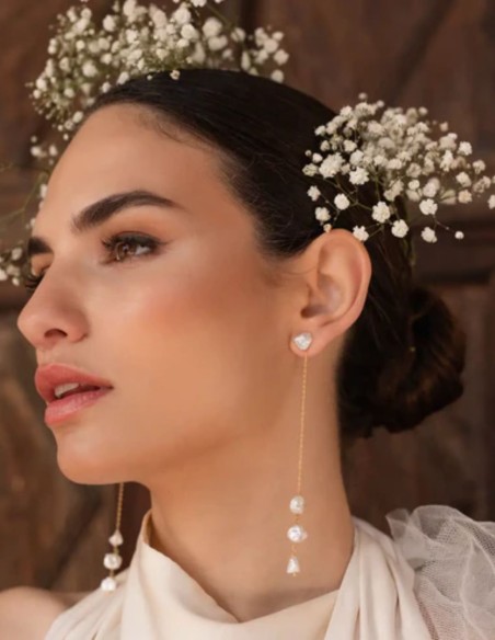 Pendientes con cadena fina y perlas irregulares