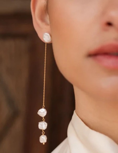 Pendientes con cadena fina y perlas irregulares