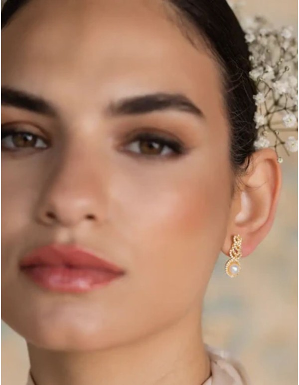 Earrings with intertwined zircons and central pearl 2