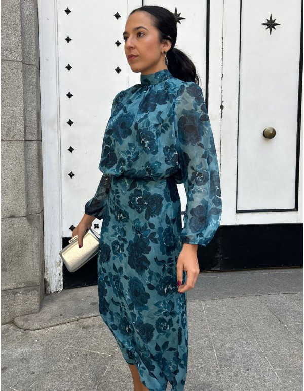 Guest ensemble with blue print and glitter fabric