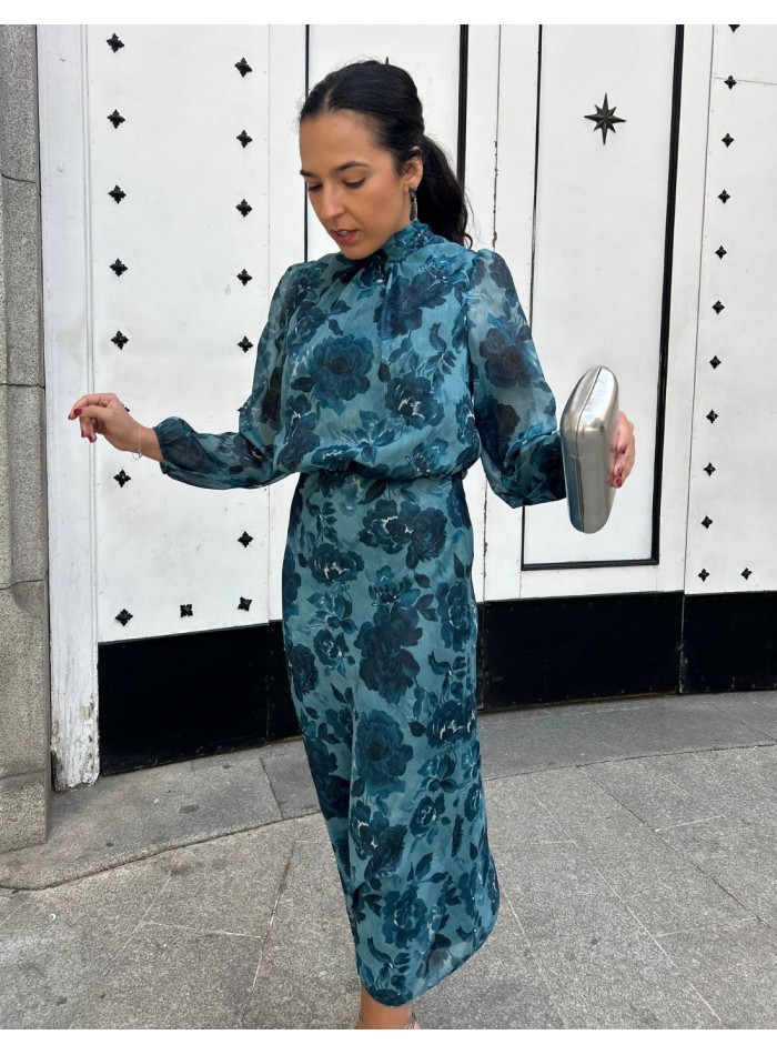 Guest ensemble with blue print and glitter fabric