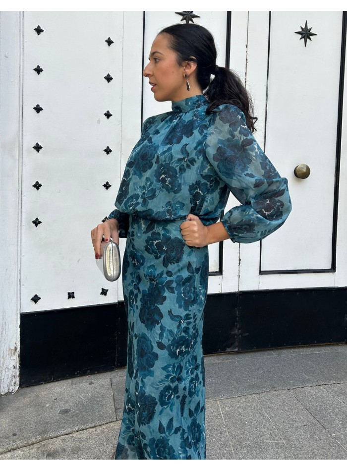 Conjunto para invitada con estampado azul y...