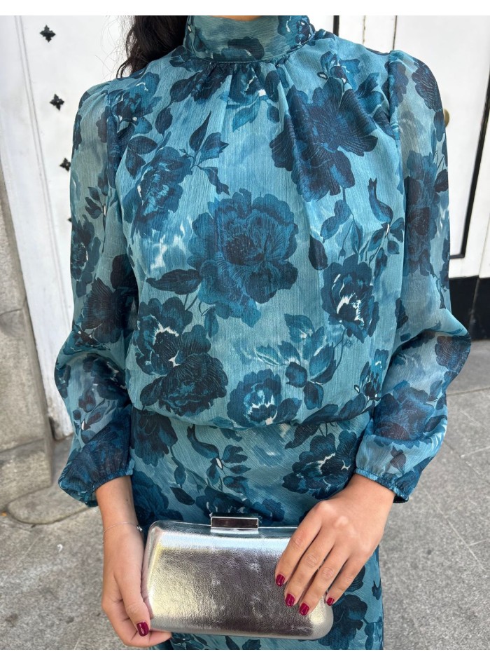 Conjunto para invitada con estampado azul y...