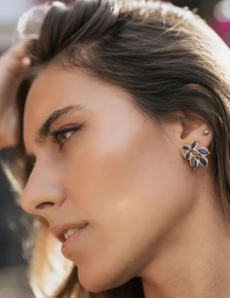 Earrings with flower design with blue stones and zircons