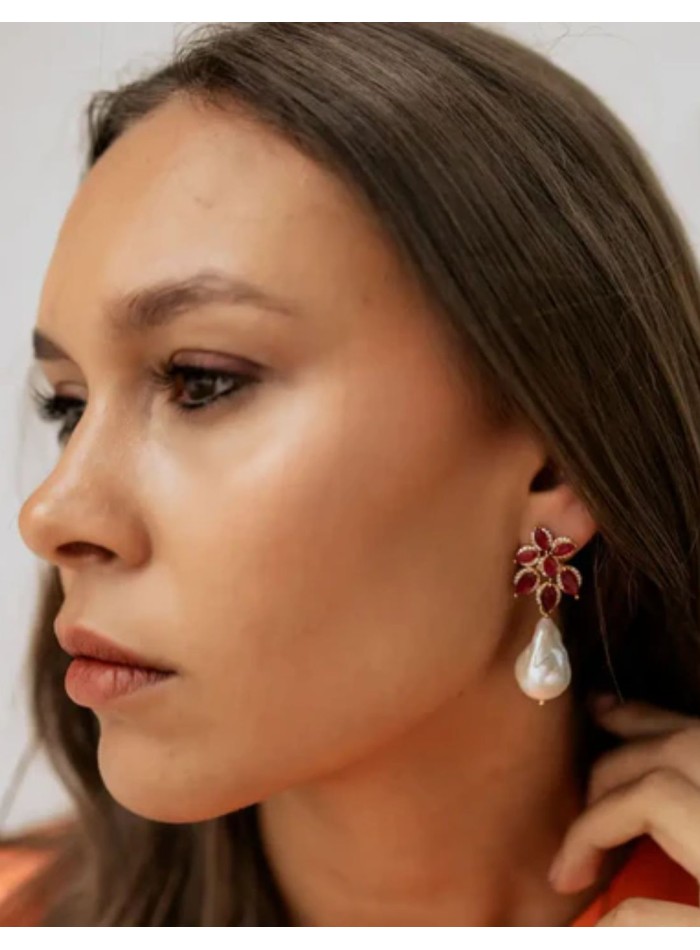Pendientes con diseño de flor con piedras y perla