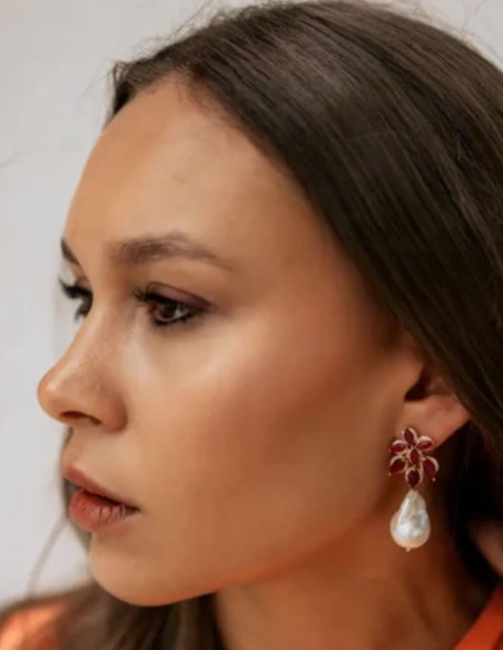 Boucles d'oreilles avec motifs de fleurs avec pierres et perles