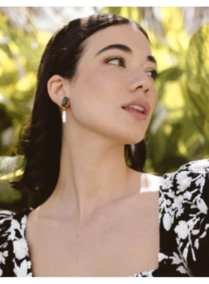 Boucles d'oreilles avec pierre verte facettée...