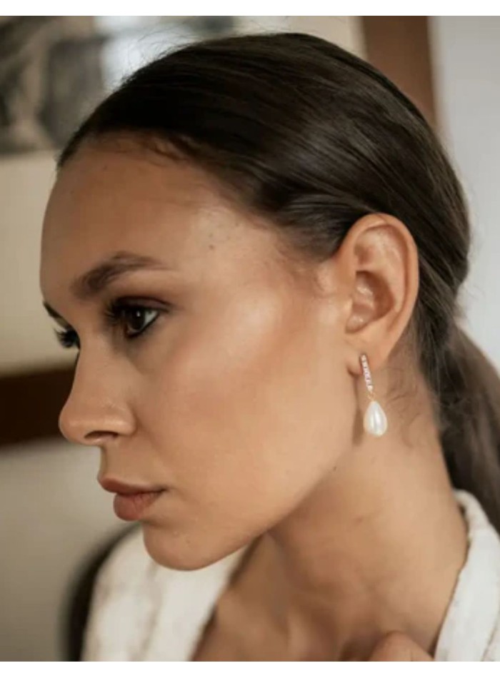 Pendientes largos con hilera de circonitas y perla