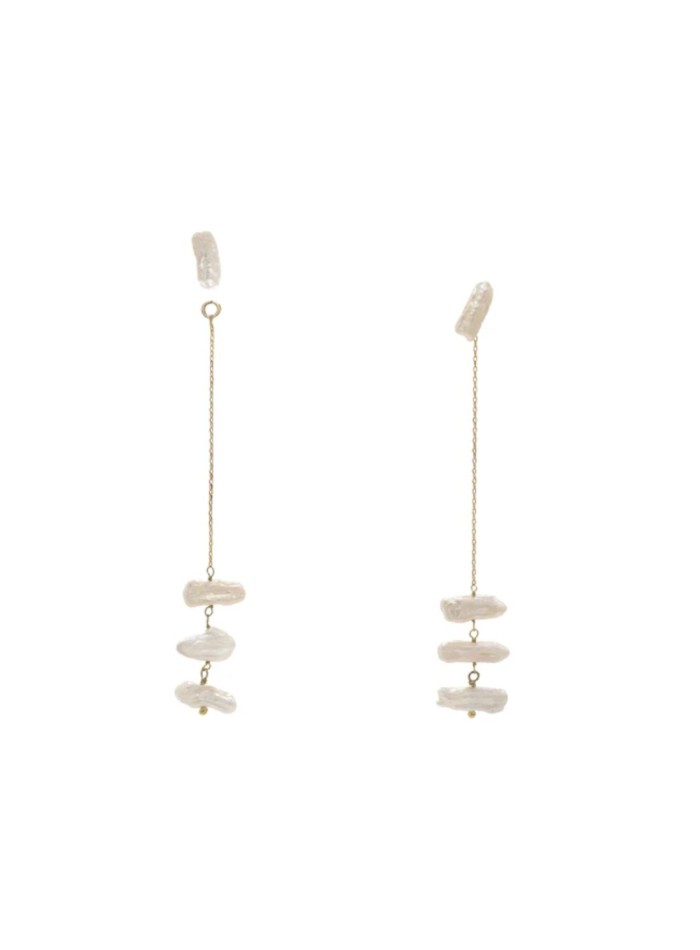 Long earrings with chain and irregular pearls