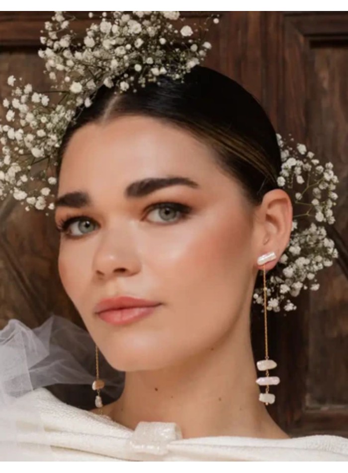 Pendientes largos con cadena y perlas irregulares