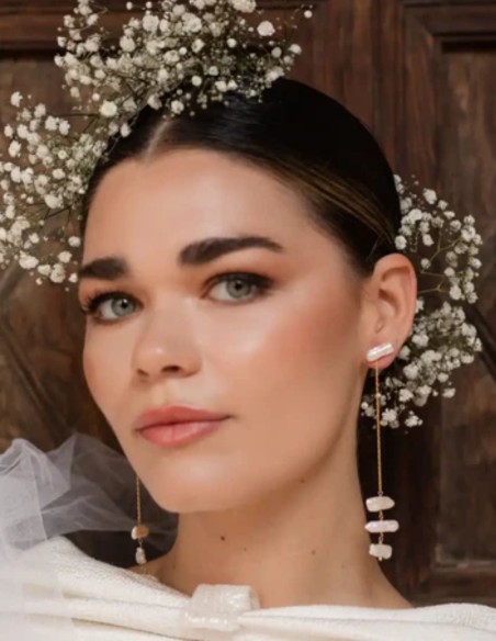 Pendientes largos con cadena y perlas irregulares