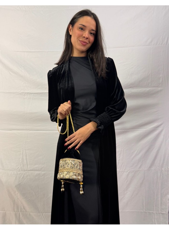 Boîte en velours noir avec strass et perles