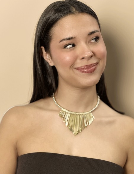 choker dorado de estilo boho combina fuerza y feminidad
