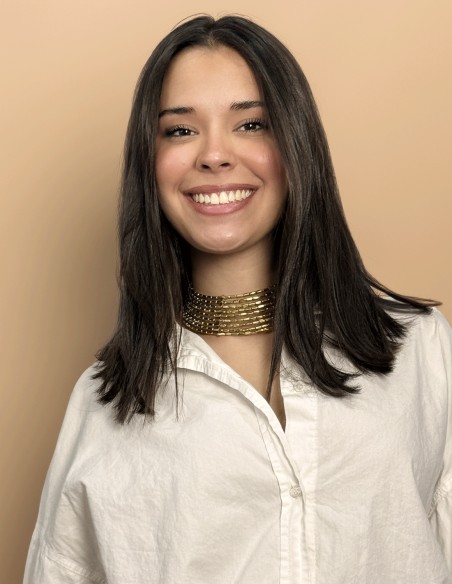 Choker ancho de pedrería dorada para looks casuales