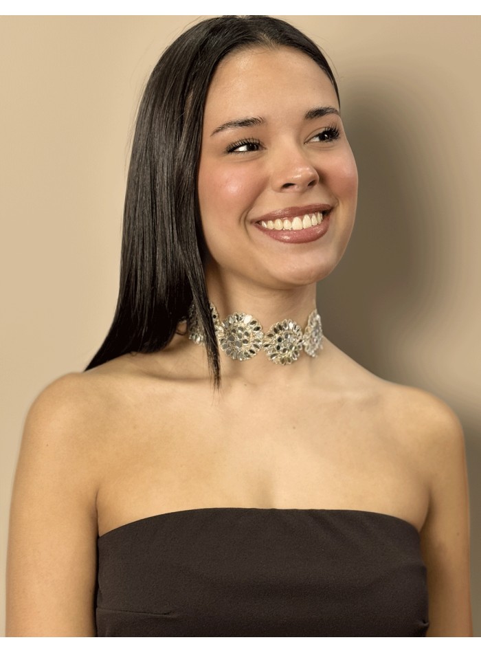 Flower choker with silver rhinestones