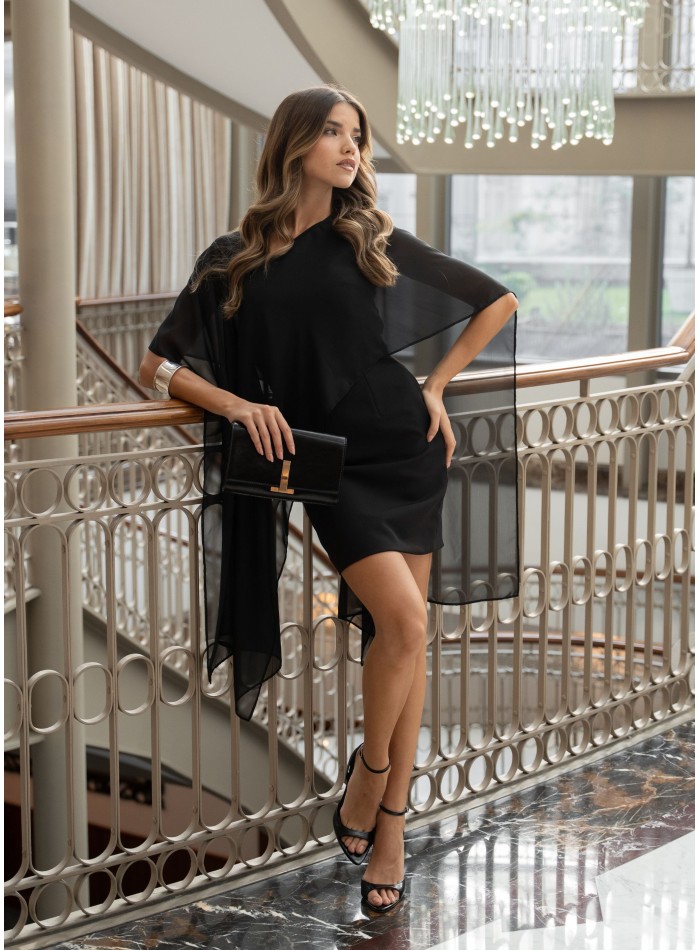 Robe de soirée noire courte avec encolure...