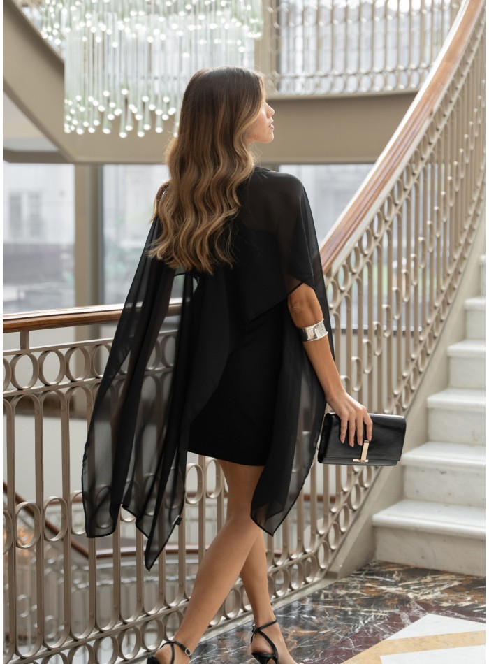 Robe de soirée noire courte avec encolure...