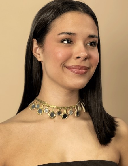Choker with crystals in the shape of drops
