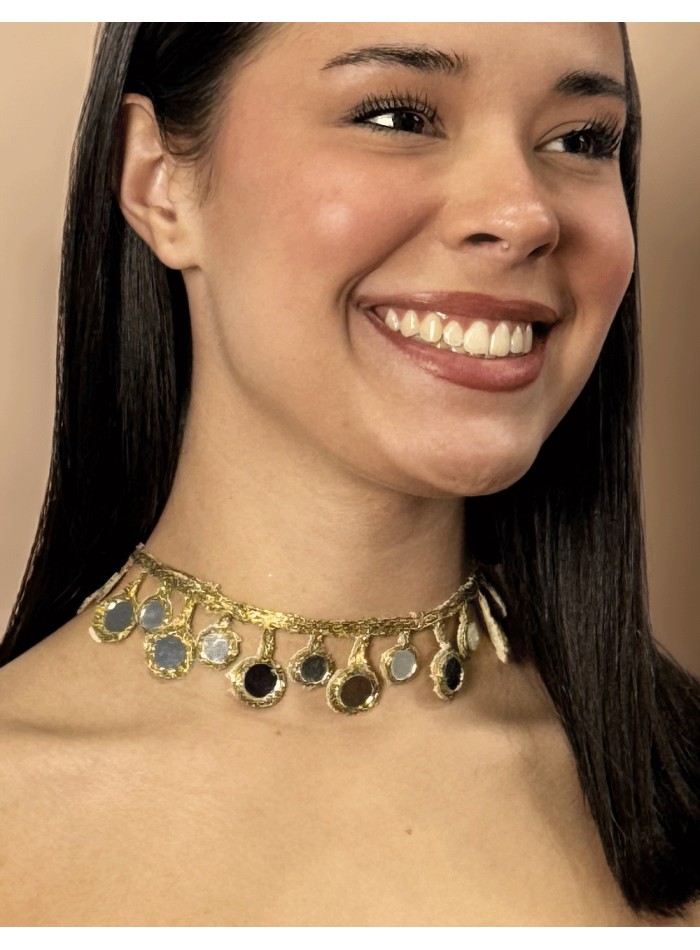 Choker with crystals in the shape of drops
