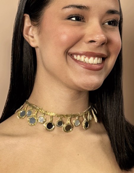 Choker with crystals in the shape of drops