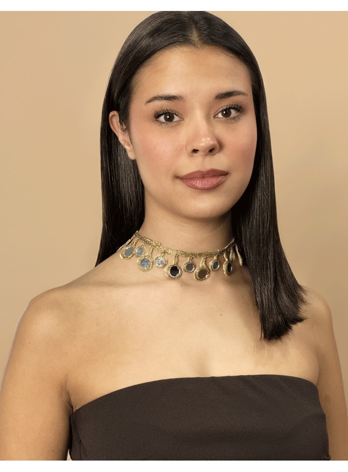 Choker with crystals in the shape of drops