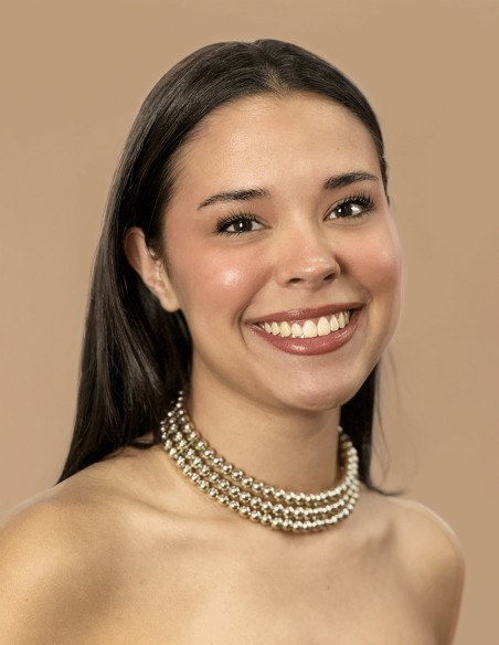 choker dorado de tres filas de bolitas, una pieza versátil y sofisticada