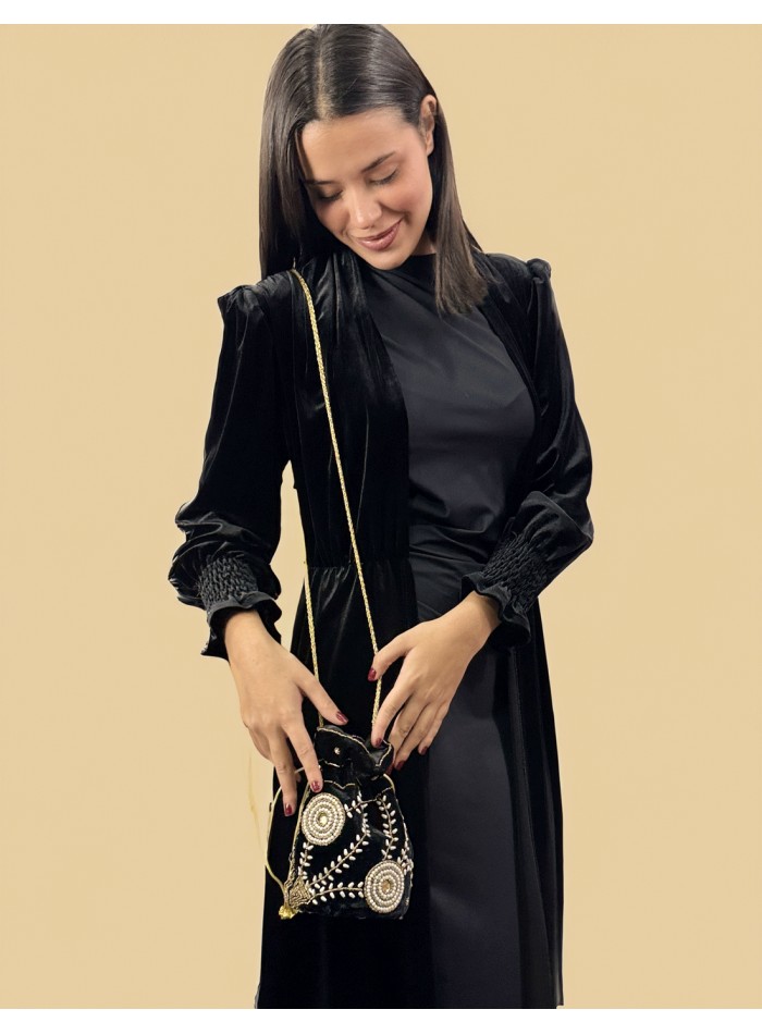 Bombonera de terciopelo pequeña con flores...