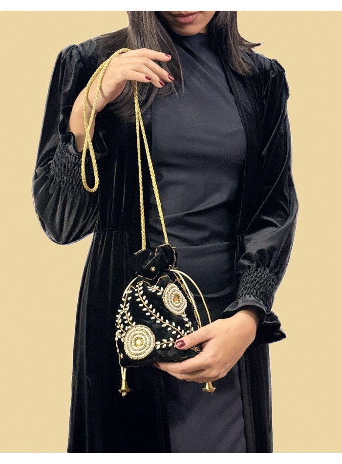 Bombonera de terciopelo pequeña con flores...