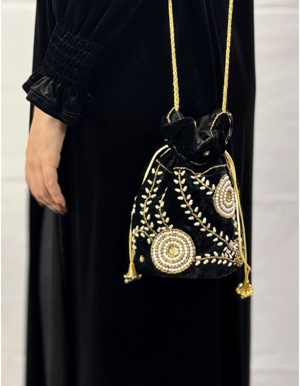 Bombonera de terciopelo pequeña con flores boradas