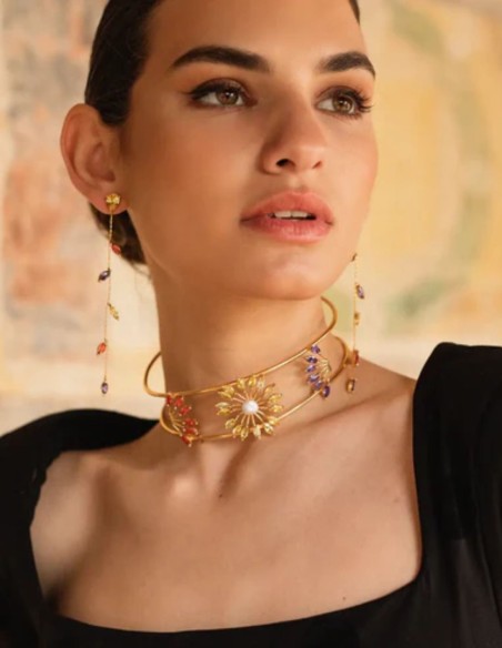 Choker ajustable con detalles de estrellas con circonitas