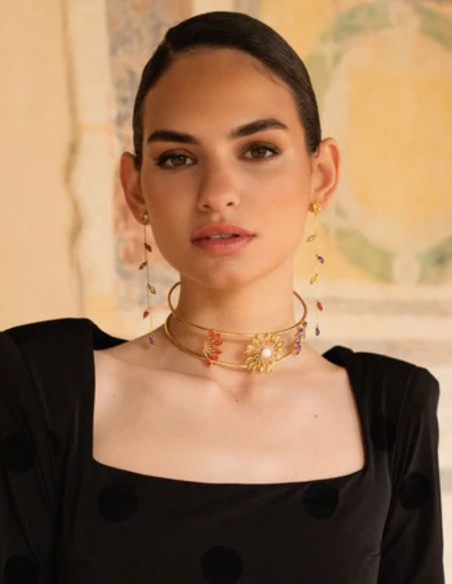 Adjustable choker with zirconia star details